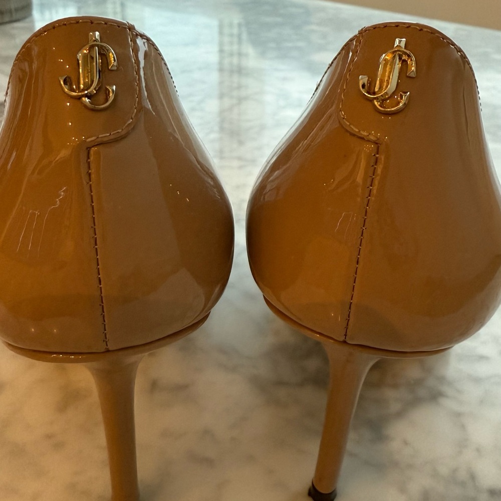 ✨ Authentic Jimmy Choo Light Brown Patent Leather Classic Pumps – Size 38.5 ✨ - Picture 4 of 5